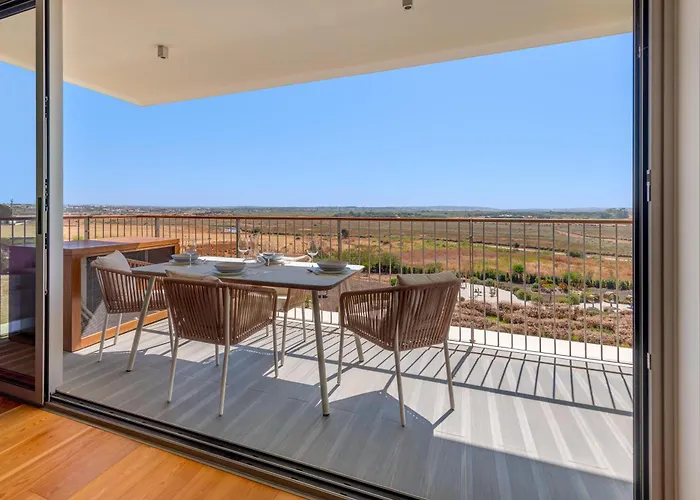 Apartment Cond Bayline - Abrotea - Pool - Gym - - - By Bedzy